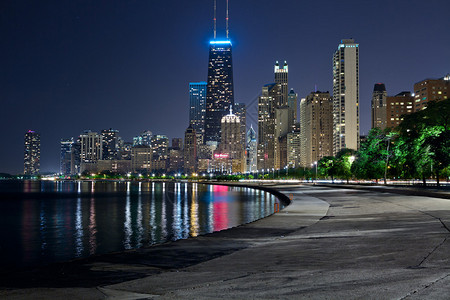 芝加哥市中心湖畔夜景图片