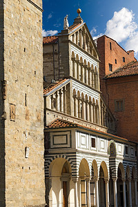 圣芝诺StZeno大教堂的门面X世纪在大教堂广场大教堂广场皮斯托亚图片