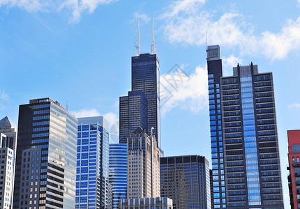 芝加哥市中心城市的天线有摩天大图片