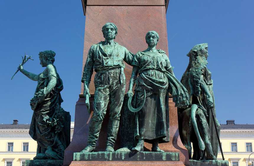 芬兰赫尔辛基亚历山大二世纪念碑三座雕像图片