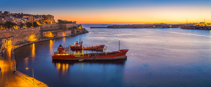 您可以欣赏到瓦莱塔和大港的全景天际线景观图片