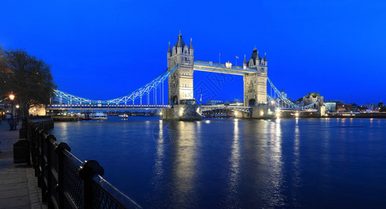 伦敦塔桥之夜英国图片