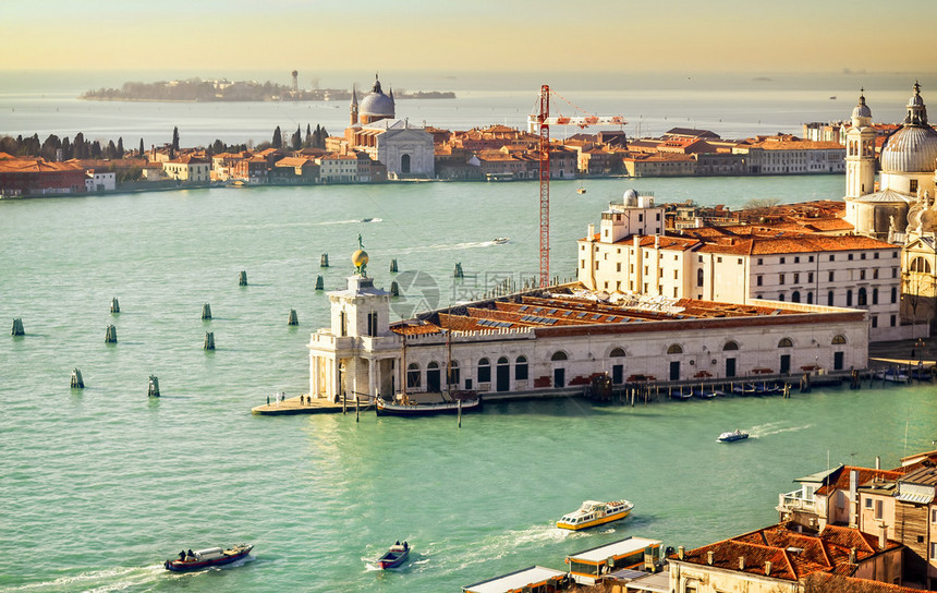威尼斯湾美丽的水街意大利图片