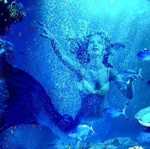 女孩美人鱼通过珊瑚鱼在水下潜水图片