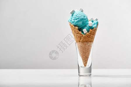 美味的甜蓝冰淇淋图片