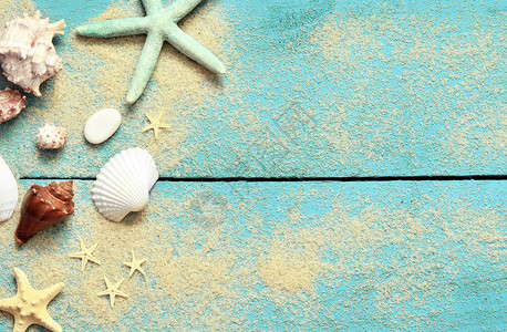 夏天的海洋背景海星贝壳和沙子在木图片