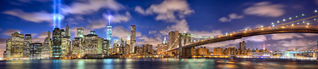 曼哈顿月光之塔灯光中的TributeinLight在纽约图片