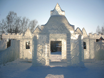这是冬城广场的冰屋图片