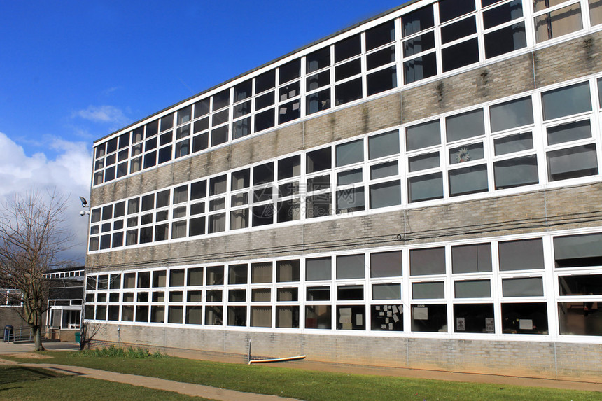 在英格兰斯卡拉堡的中学或综合学校大楼外校舍位于Scarb图片