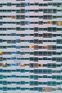 玻璃窗和钢铁建筑摩天大楼的图片