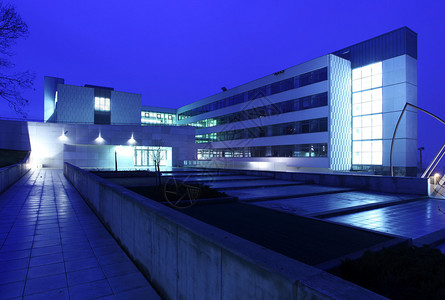 现代商业建筑外色蓝的图片