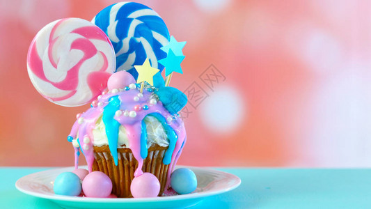 粉色和蓝色主题彩色新奇纸杯蛋糕图片