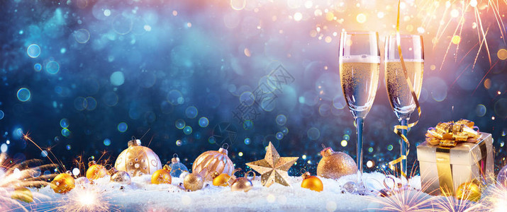 新年圣杯香槟笛和图片
