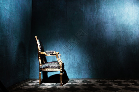 蓝色房间的路易式手椅地板铺满砖背景图片