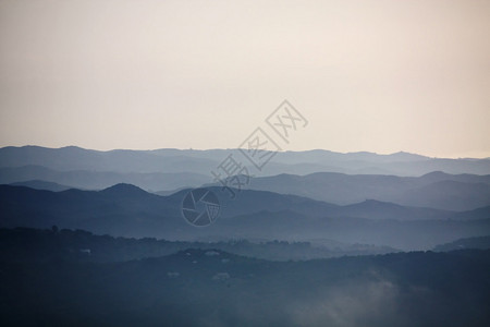 葡萄牙阿尔加维地区一些山岳的景象充图片