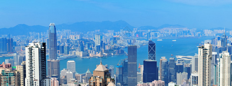 维多利亚港与香港天际线和城市摩天大楼的空中图片