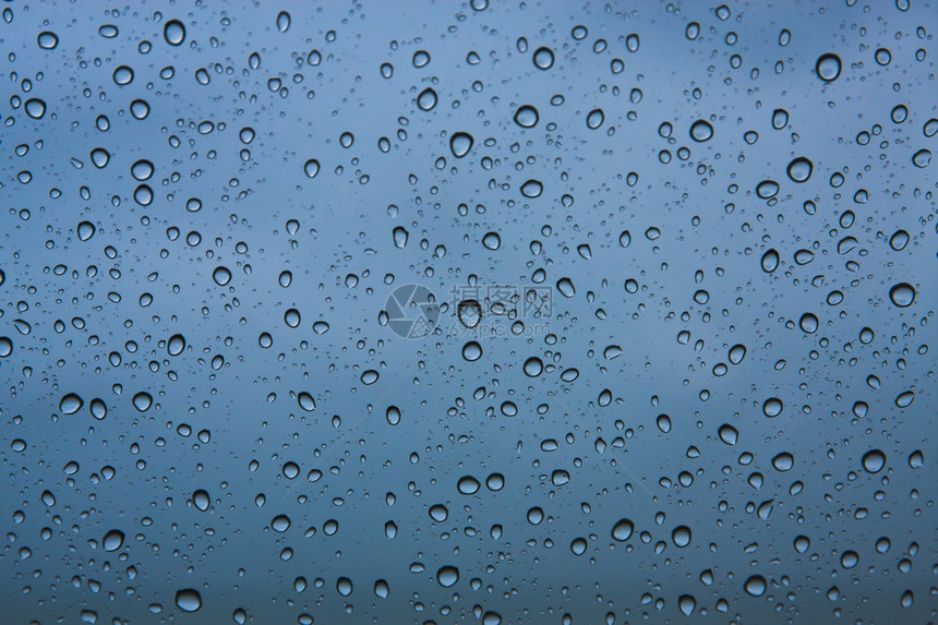 层压板背景上的雨滴图片