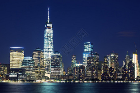 黄昏时分的曼哈顿天际线纽约美国图片