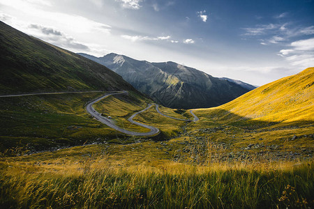 美丽的山路旅行图片