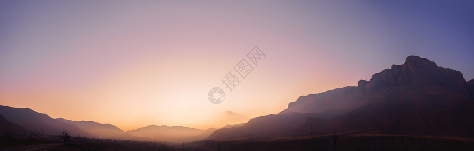 日出峡谷景色高加索图片