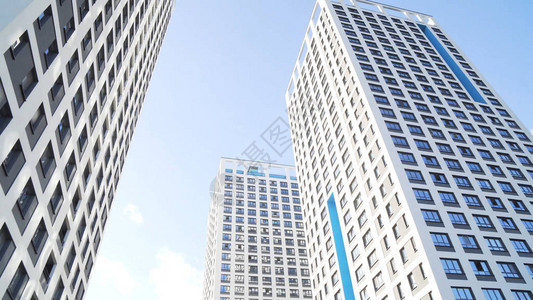 纽约市商业区的摩天大楼在明亮的蓝天背景下大城市中心的现代建筑经图片