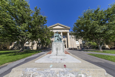 美国私立常春藤联盟和联邦土地赠与研究大学位于纽约伊萨卡市的图片