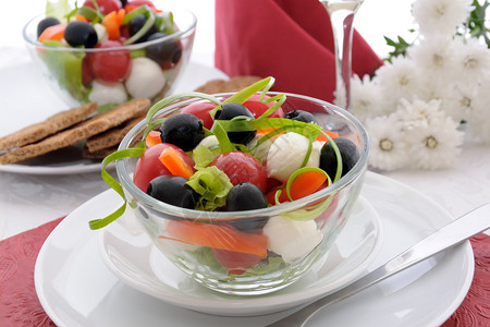 生菜沙拉樱桃西红柿橄榄和图片