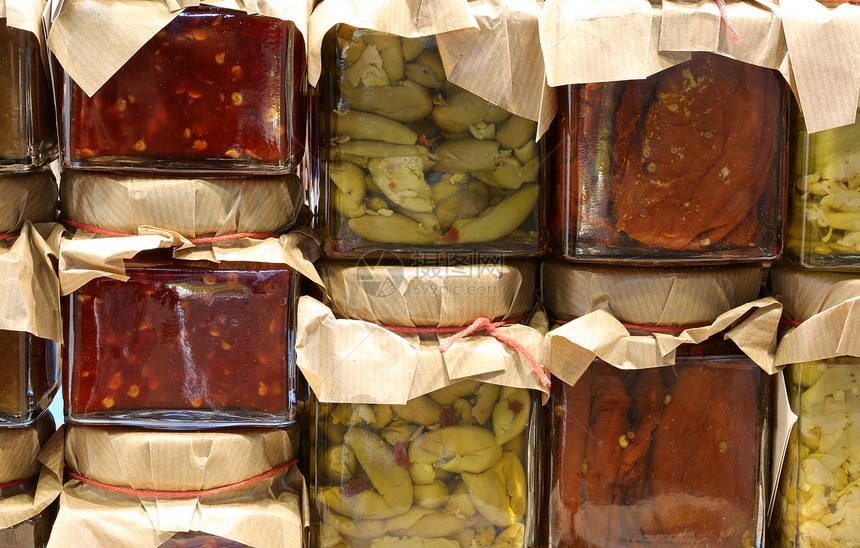 意大利南部手工制作的加辣椒罐和咸菜蔬罐图片