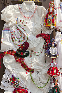 匈牙利布达佩斯旅游商店的Lace和刺绣传统手工服装La图片