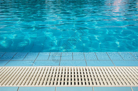 现代游泳池超流闭合泳池技术图片