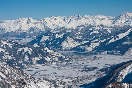 滑雪胜地和ZellamSee山脉图片