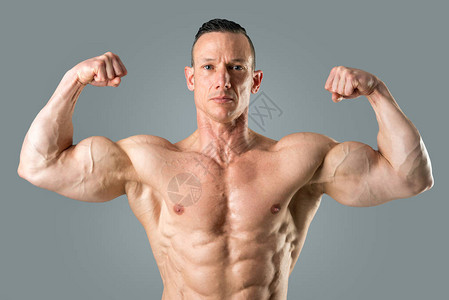 体格健壮的健壮的男人强壮的健美运动员展图片