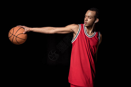 年轻运动员篮球运动员耳机中握图片