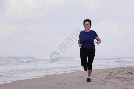 年长女子在美丽图片