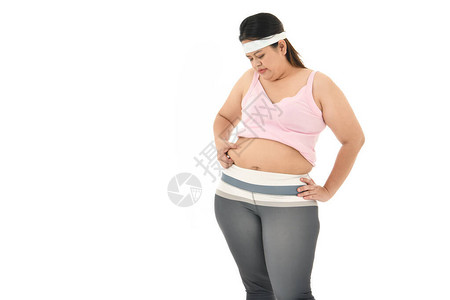 超重的亚洲女人抓着腹部脂肪孤立在图片