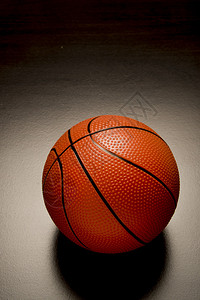 篮球用于竞技运动和娱乐图片