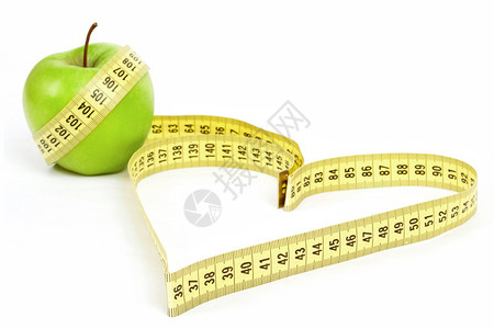 测量心形和绿苹果的磁带测量健图片