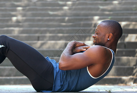 African美国人体育训练锻炼运图片
