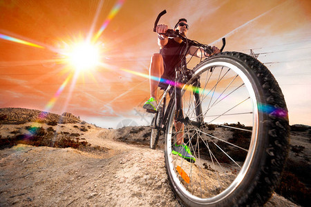 极端运动运动自行车和人户外生活方图片
