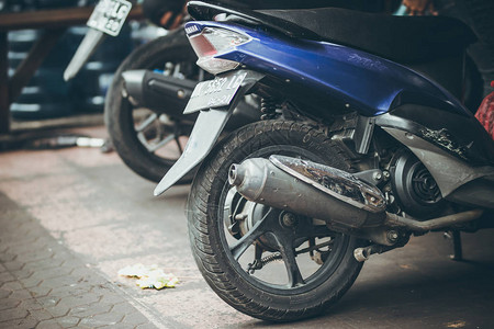 踏板车助力车轮胎特写摩托车轮巴厘岛背景图片