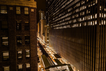 芝加哥市中心城墙晚上金色加分火图片