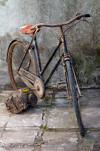 老旧自行车背景图片