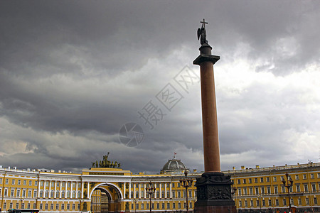 圣彼得堡宫广场和亚历山大图片