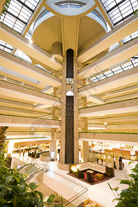 大型豪华酒店大堂的广角图像图片