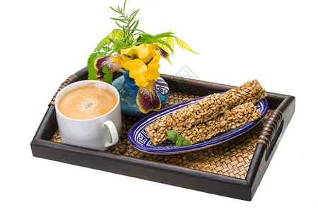 早餐wirh咖啡和葵花籽甜点配鸢尾花图片