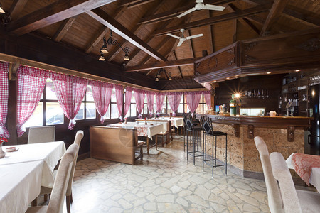 木制老室内民族餐厅图片