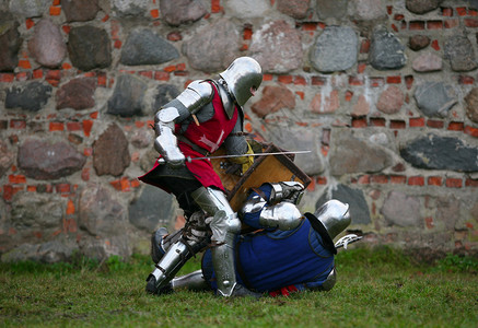 与中世纪骑士斗争图片