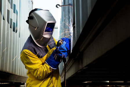 工业人用焊接钢材修理集装箱结构制造车间单图片