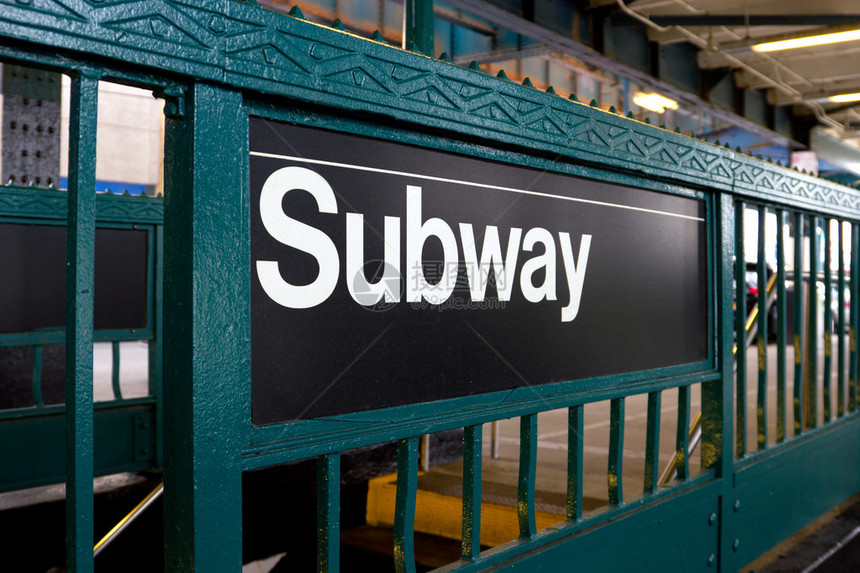 纽约曼哈顿的地铁站标志图片