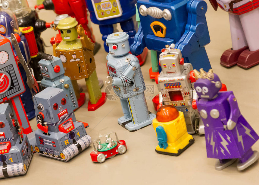 复古玩具不同机器人的集合图片